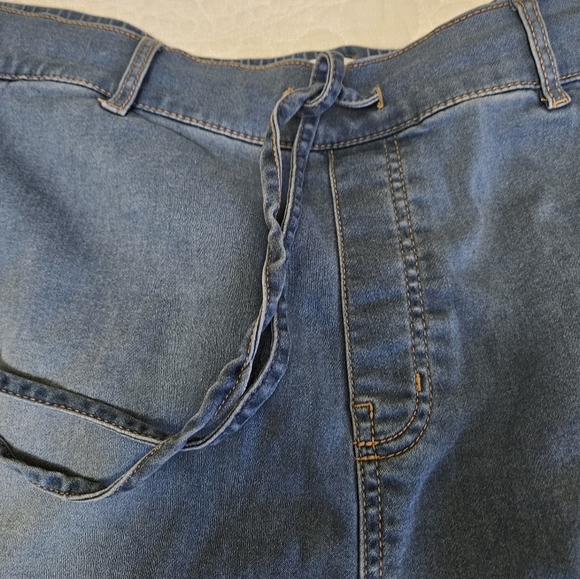 NWOT DC Capri Jeans SZ 3X - Picture 3 of 7